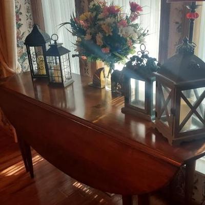 Sale Photo Thumbnail #35: Drop leaf table