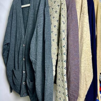 Vintage Sweaters - Harrods, Castle KnitWear, Jos A Banks & More (S-XL)