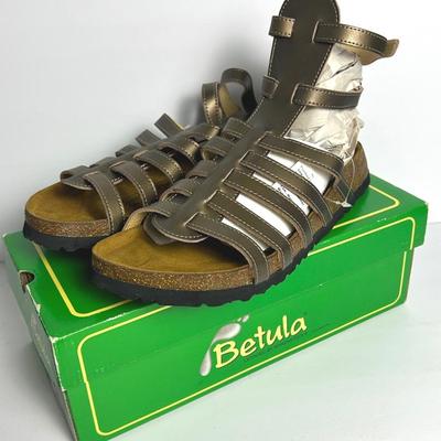 New in Box Betula Birkenstock Bronze Sandals - Size 10  