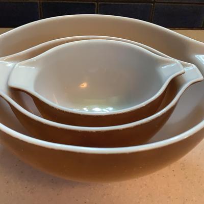 Set Of Three Pyrex “Old Orchard” Bowls
