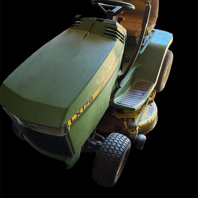 John Deere Riding Lawnmower