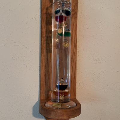 Thüringer Glaskunst Galileo Thermometer – Wall-Mounted Wooden Display