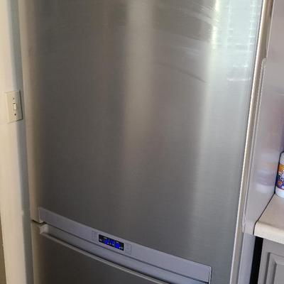 Ice Cold Samsung Refrigerator 