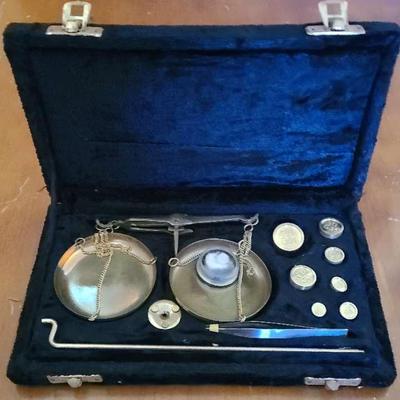Gold Tone Scale With Velvet Lined Storage Case