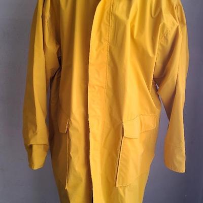 Marlboro Yellow Trench Coat – Bold & Weather-Ready