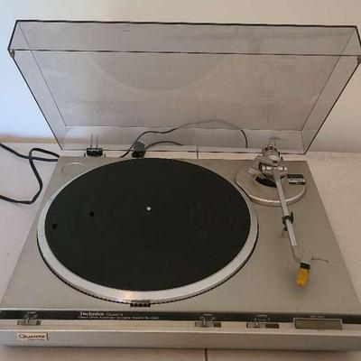 Technics Quartz Direct Drive Turntable SL-Q300