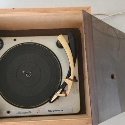 Magnavox Micromatic Turntable In Custom Box
