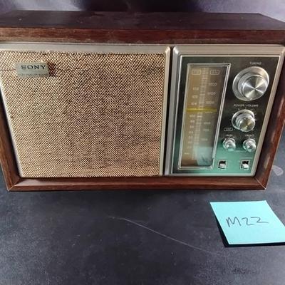 Working Vintage Sanyo Radio