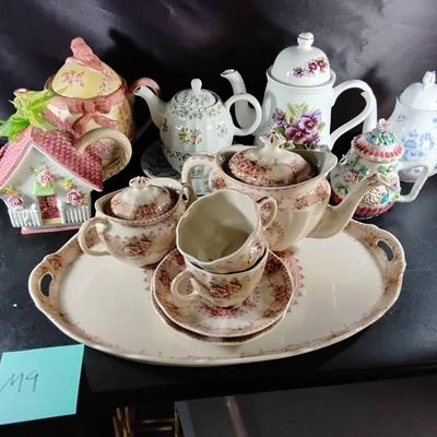 Lot Of Teapots 