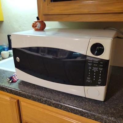 Sale Photo Thumbnail #129: Microwave