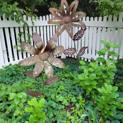 Sale Photo Thumbnail #167: Metal Yard Decor 