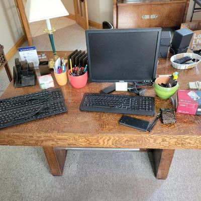 Sale Photo Thumbnail #21: Desk and Monitor 