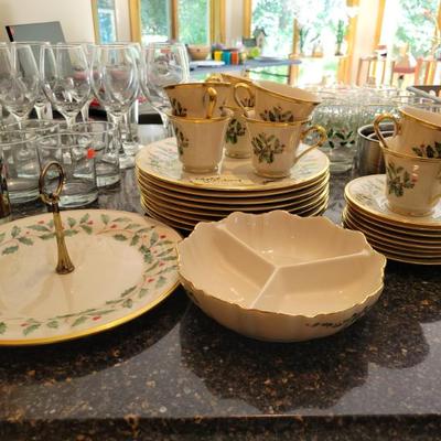 Sale Photo Thumbnail #89: Lenox Holiday Set 