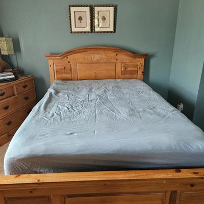 Sale Photo Thumbnail #40: Queen bed