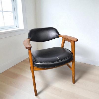 MCM Danish Modern Teak Armchair – 20x26x29"