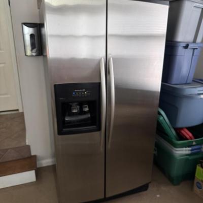 Sale Photo Thumbnail #63: KitchenAid refrigerator with icemaker everything works
