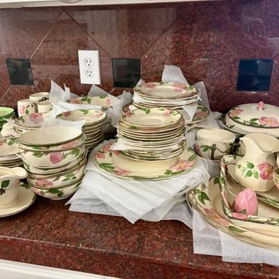 Sale Photo Thumbnail #29: Complete set of dishes