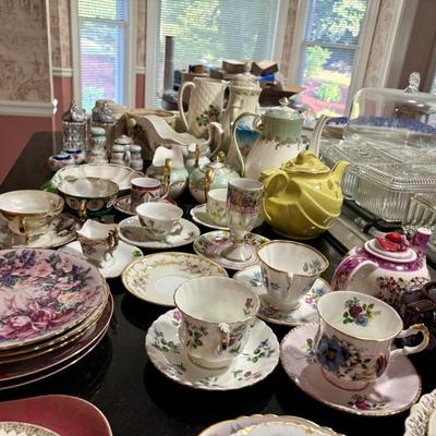 Sale Photo Thumbnail #24: Lots and lots of vintage beautiful dishes