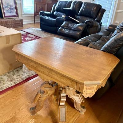 Sale Photo Thumbnail #38: Oak table