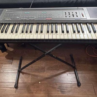 Casio Keyboard Casiotone CT-630 W/ Stand 
