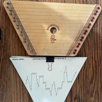The Music Maker- Lap Harp / Zither - Perepelochka ("Quail")