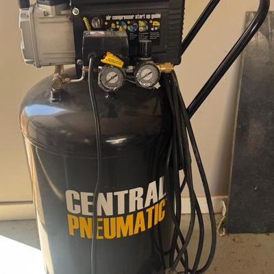 Central PNEUMATIC Air Compressor 2.5 Hp 21 Gallon 125 Psi