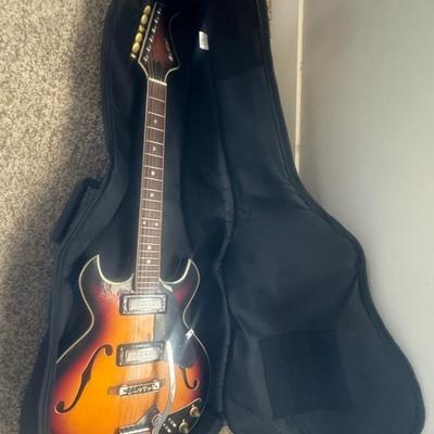 Maxitone Electric Guitar With Case