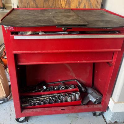 Craftsman’s Tool Cart With Various Mystery Tools