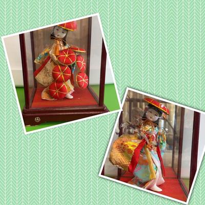2 Japanese Geisha Dolls In Glass Case