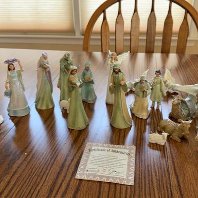 Hawthorne Village Nativity Set