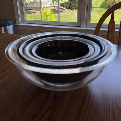 4 pyrex Glass Bowls