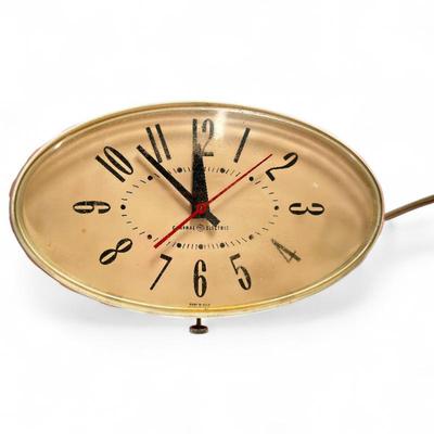Sale Photo Thumbnail #113: General Electric Model 2H115 Wall Clock, The Contour