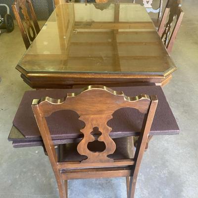 Table & 5 Chairs