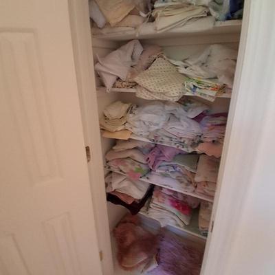Sale Photo Thumbnail #140: linens
