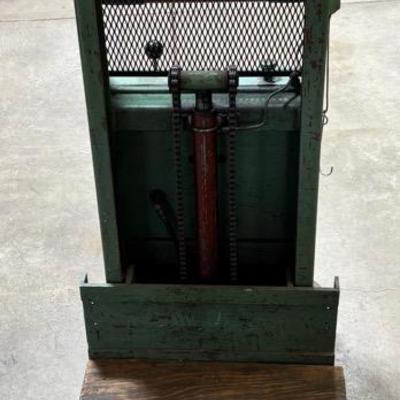 Crown E-Z Lift Forklift 