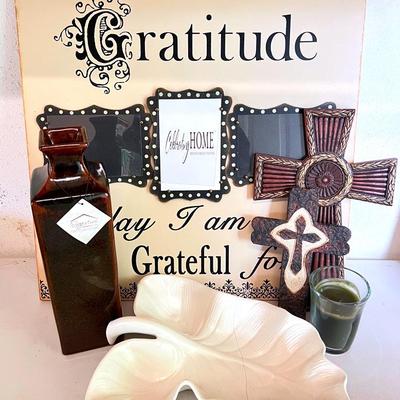 “Signature Homestyles” Pottery Vase & Decor
