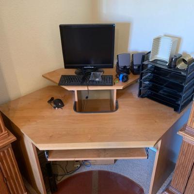 Corner Desk With Computer Appliances 