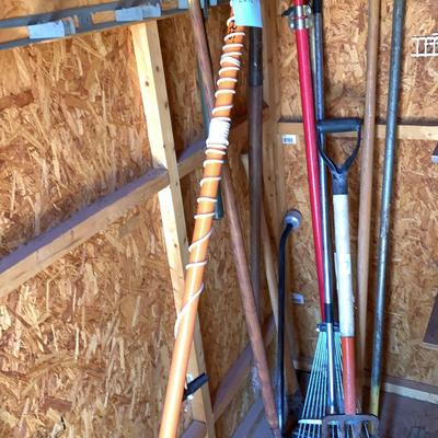 Rakes And Other Yard Tools