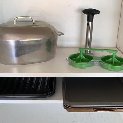 Magnalite Roaster, Pineapple Corer And Baking Sheets