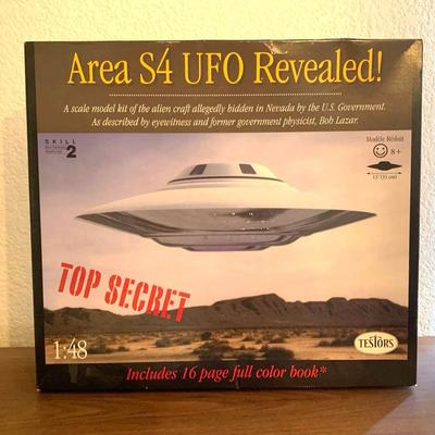 Vintage Area S4 UFO Model Kit 1:48