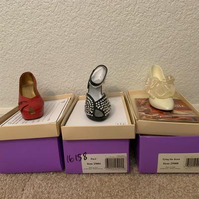 Just The Right Shoe”tying The Knot”,”Pave”,”Ravishing Red” Collectible Figurines