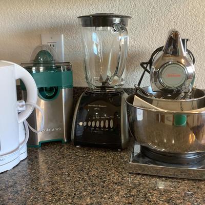 Sunbeam MixMaster Mixer, Cuisinart Juicer, Hamilton Beach Blender, Rival Electric Kettle