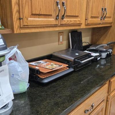 Sale Photo Thumbnail #1: Several new or slightly used kitchen items