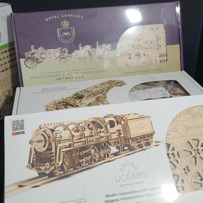 UGEARS Royal Carriage Prince Harry And Ms. Megan Markle With Mechanical Model Building Kits