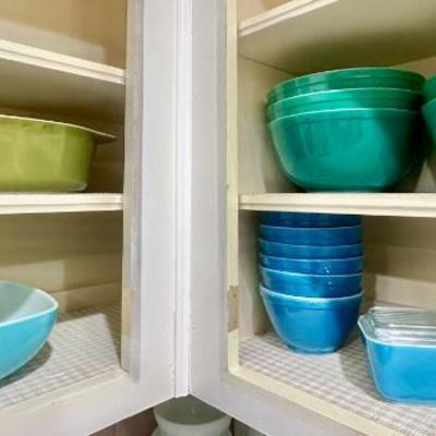 Pyrex: Avocado Green, Aqua, Blue