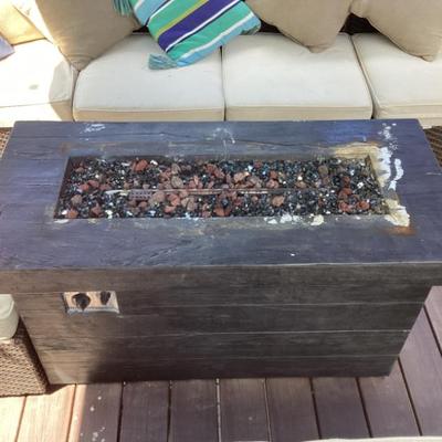 Outdoor gas fire pit