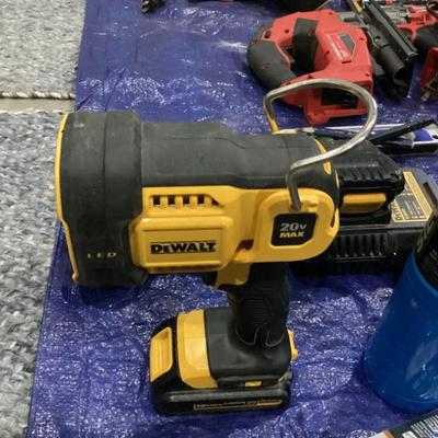 Dewalt dcl043 20v max led spotlight