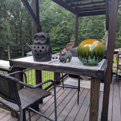 Deck decor