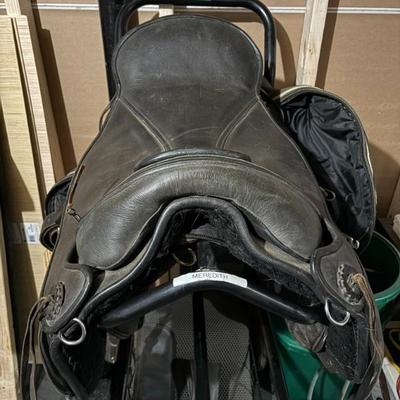 Barefoot treeless english saddle front