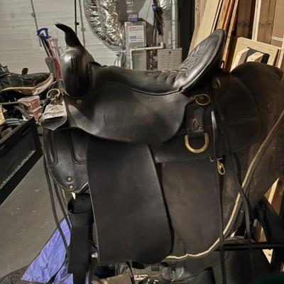 Circle y western high horse wide tree saddle side